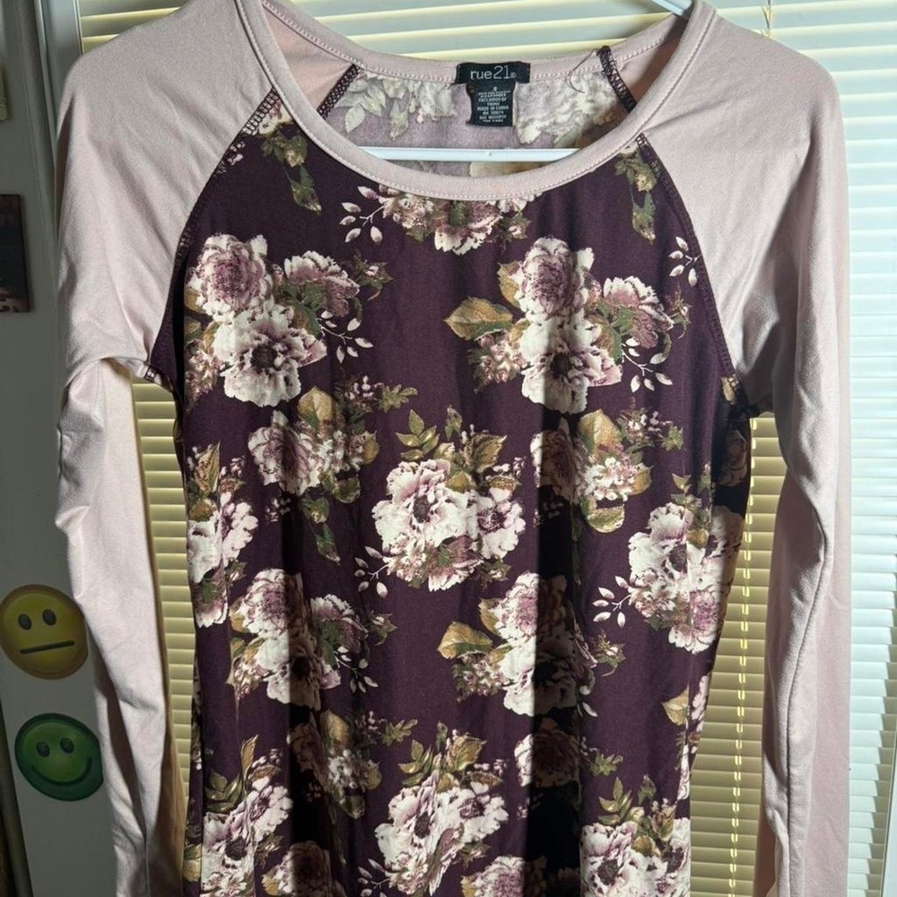 Rue21 purple floral long sleeve top Size S